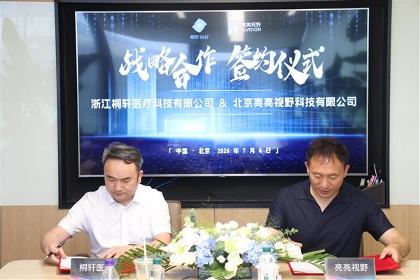 余承东分享新款智界R7内饰实拍：见光不见灯、好看又好用